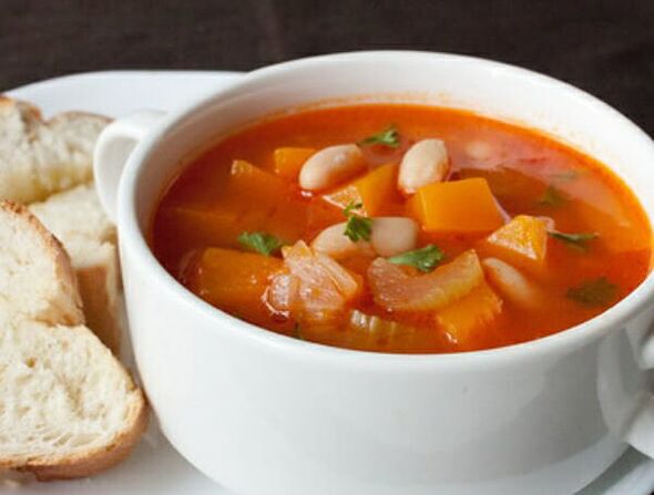 芹菜汤是健康减肥饮食中一道丰盛的菜肴。