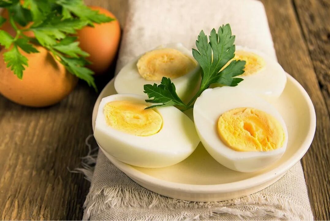 早餐吃煮鸡蛋